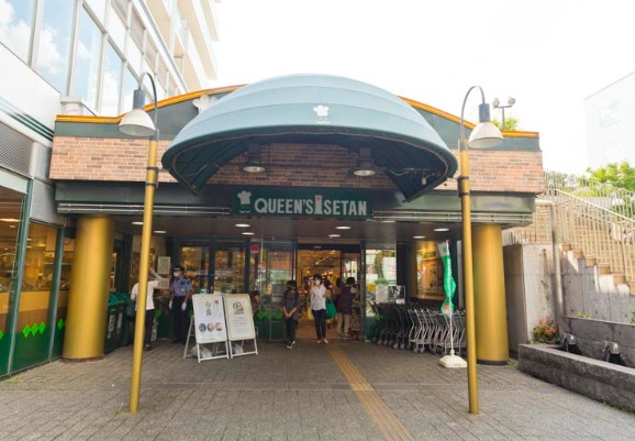 スーパー　クイーンズ伊勢丹小石川店（スーパー）まで297m