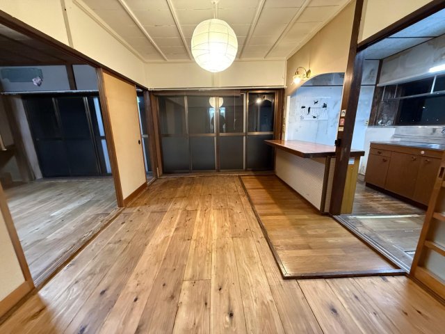 居室・リビング　6畳ですが続き部屋があるので広く使えますね