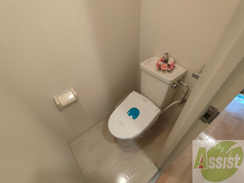 トイレ　こちらはトイレです。清潔感があり、安心して使用できます。