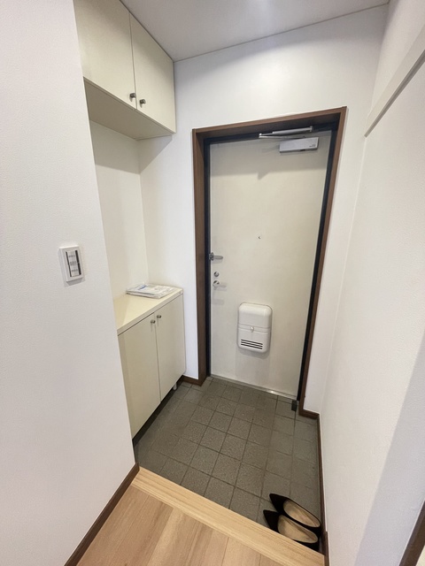 アトラクトマンショントムロの玄関写真