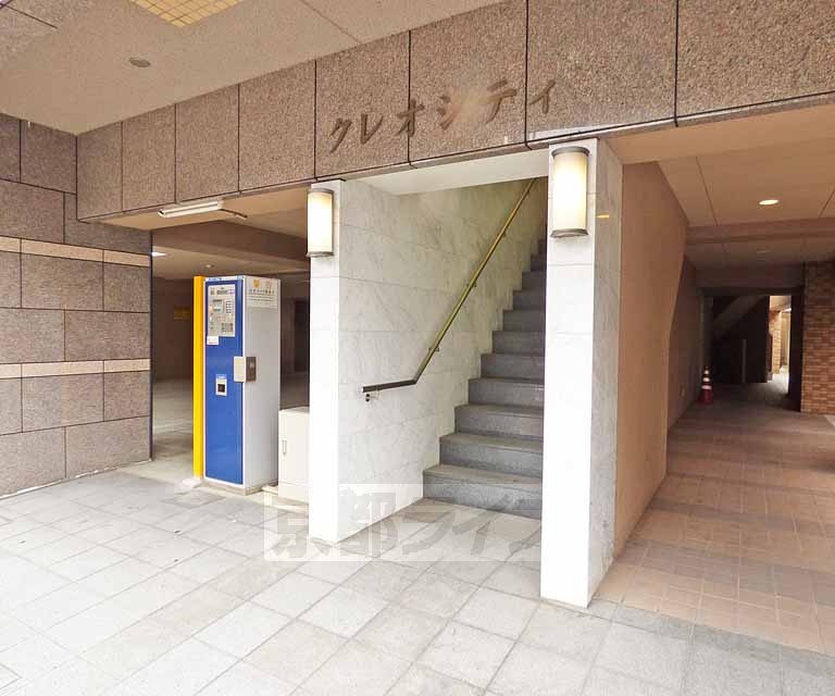 【京都市上京区十四軒町のマンションのエントランス】