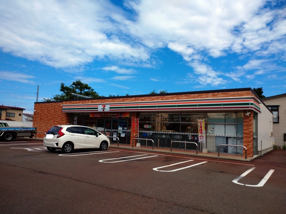 コンビニ　セブンイレブン上越本町7丁目店（コンビニ）まで756m