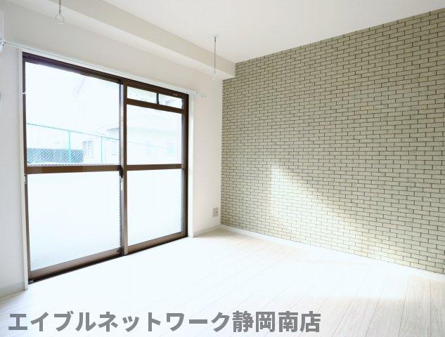 【静岡市駿河区大谷のマンションの居室・リビング】