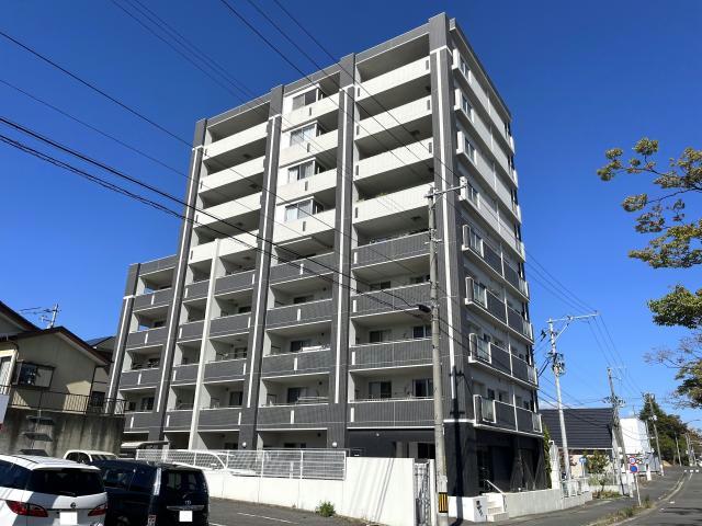 【郡山市菜根のマンションの建物外観】