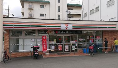 【大阪市住吉区長居西のマンションのコンビニ】