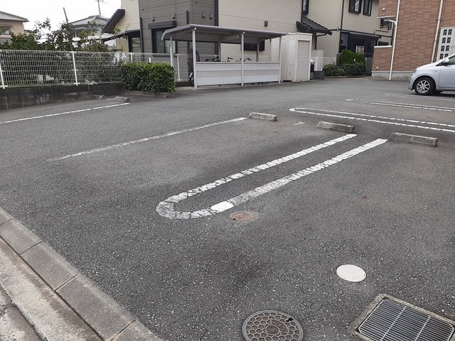 【姫路市勝原区大谷のアパートの駐車場】