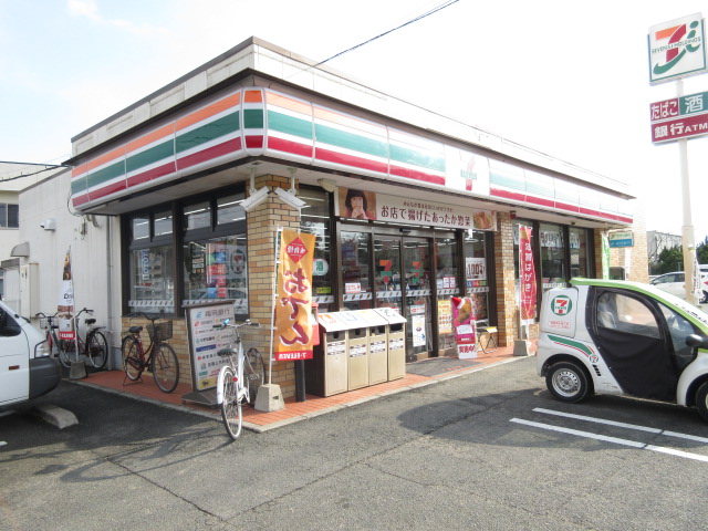 コンビニ　セブンイレブン福津津屋崎店（コンビニ）まで298m