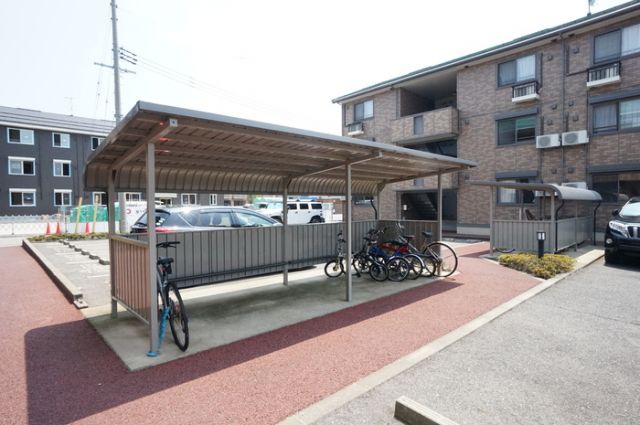 【新潟市西区ときめき東のアパートの駐車場】
