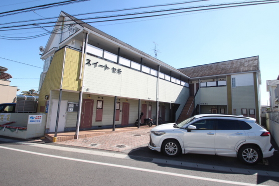 岡山市中区関のアパートの建物外観