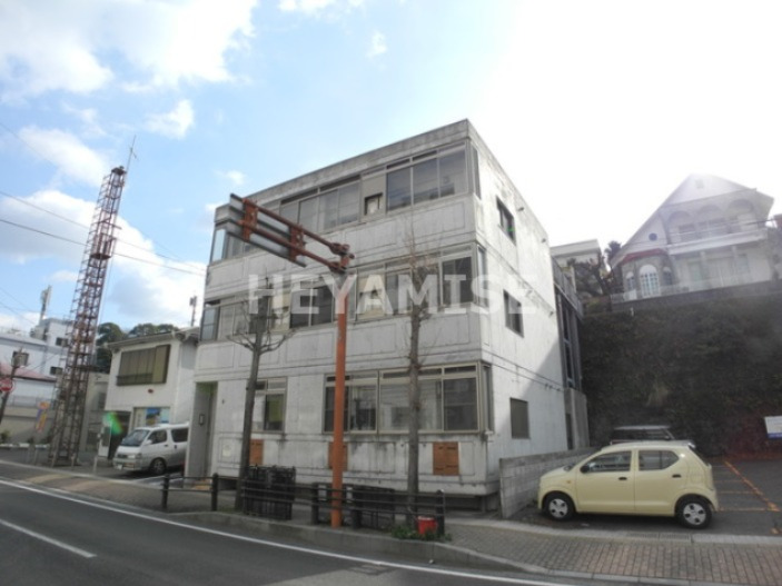 長崎市浪の平町のマンションの建物外観