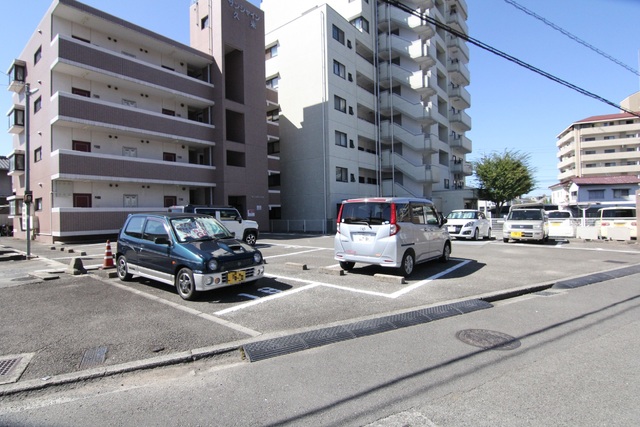 【サンシャイン久米の駐車場】