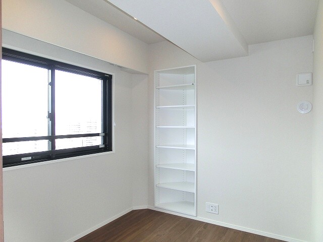 その他設備　パークアクシス上野松が谷の５帖の洋室です