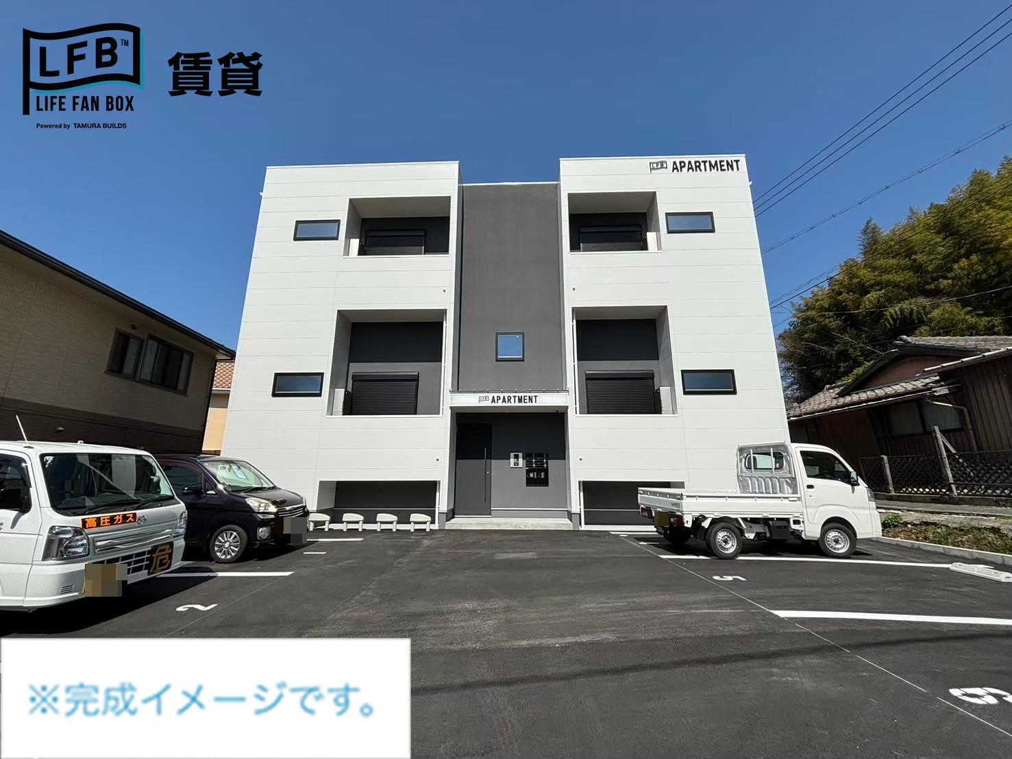 ＬＦＢ　ＡＰＡＲＴＭＥＮＴ緑町の建物外観