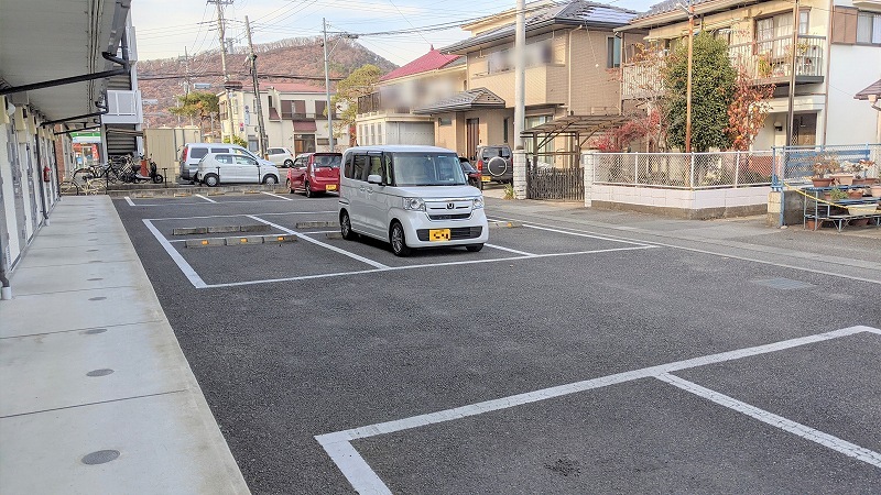 【レオパレスＭＩＹＵ０４の駐車場】