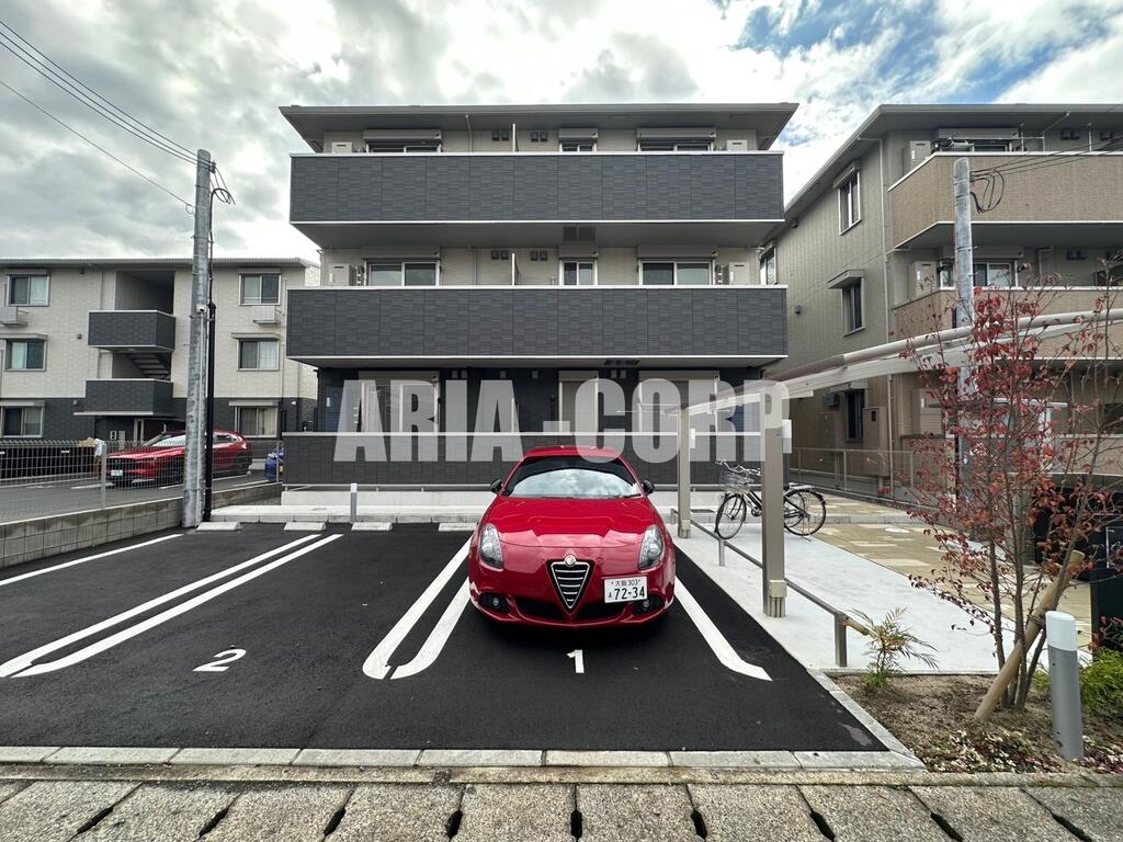 京都市山科区西野野色町のアパートの建物外観