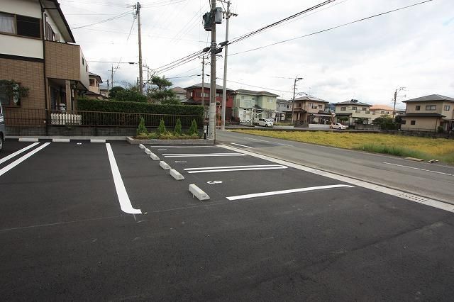 【朝倉郡筑前町依井のアパートの駐車場】