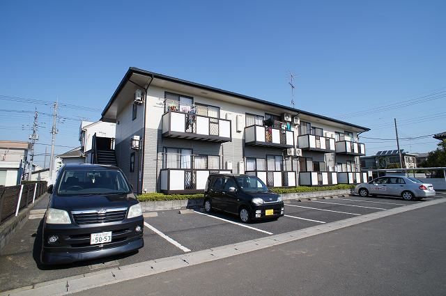 【猿島郡五霞町原宿台のアパートの駐車場】