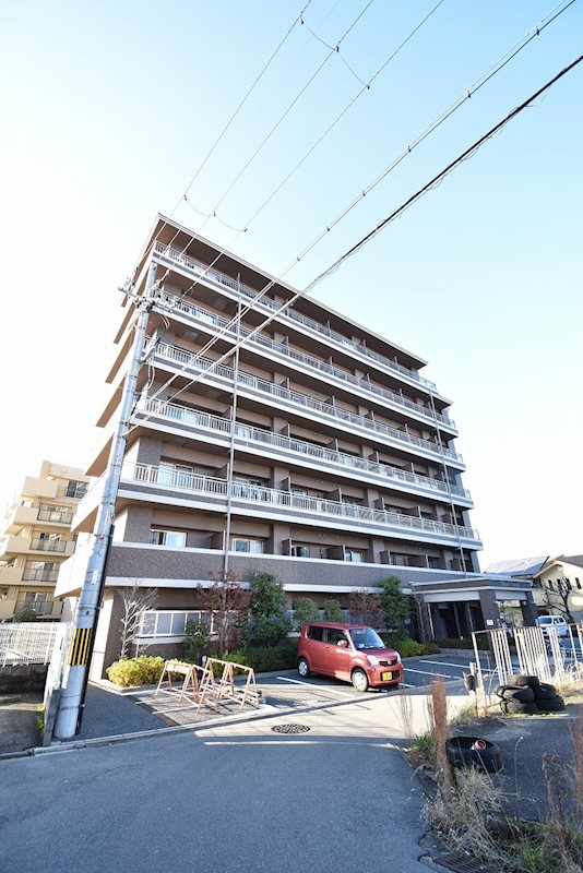 京都市伏見区深草野田町のマンションの建物外観