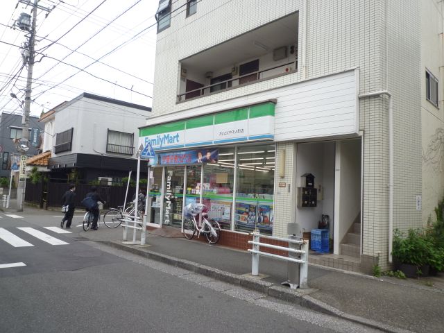 コンビニ　ファミリーマート（コンビニ）まで40m