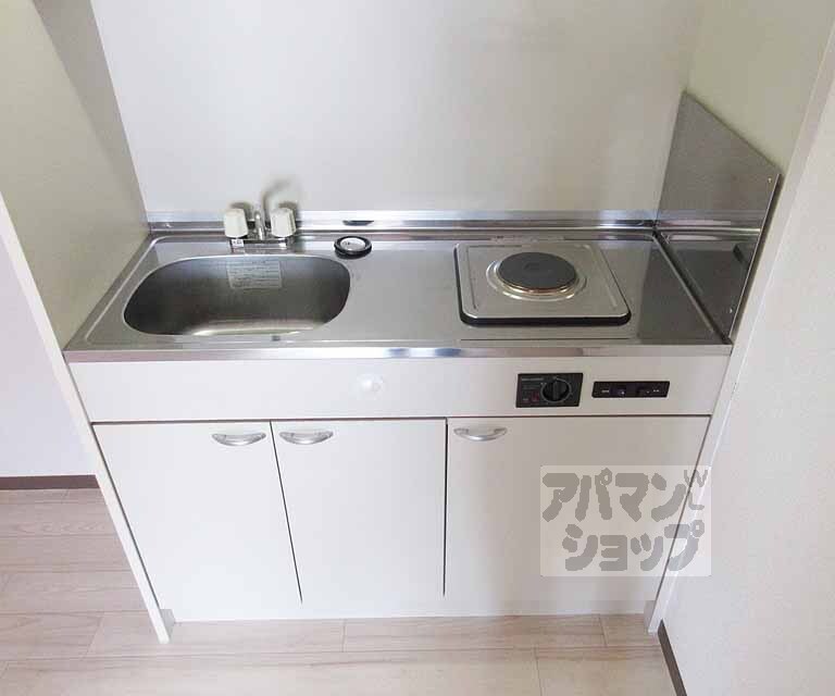 キッチン　収納付きのキッチンです