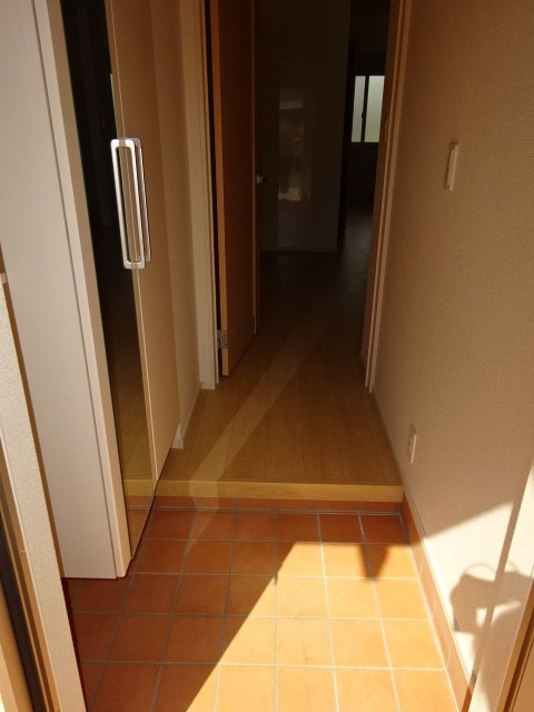 玄関　別部屋参考写真です。