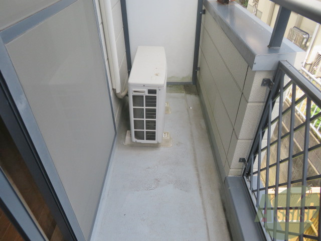 バルコニー　バルコニーは洗濯物を干すスペースがあります。
