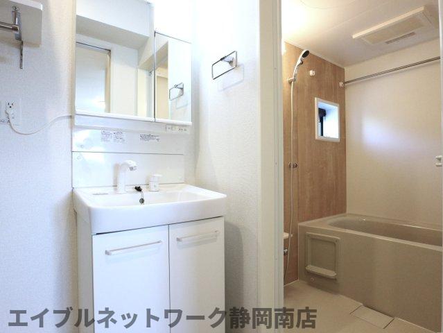 洗面設備　使いやすい洗面所です