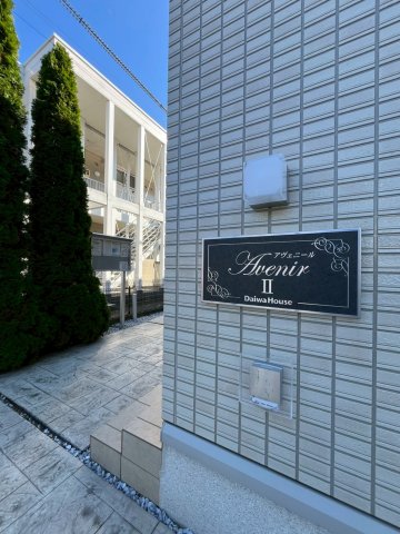 エントランス　落ち着いたエントランスです