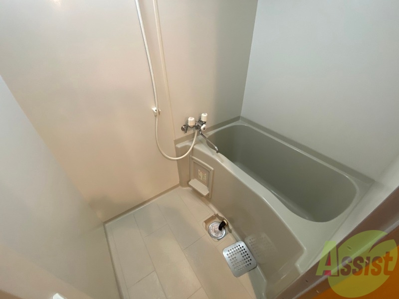 バス・シャワールーム　こちらはお風呂。一日の疲れをここで癒してください。