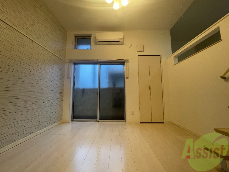 居室・リビング　６帖の洋室です。生活のメインとなる部屋ですね。