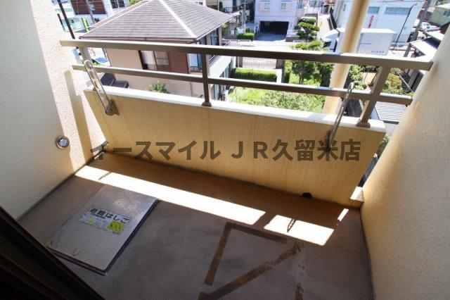 バルコニー　開放的で明るい空間を演出してくれるバルコニーです