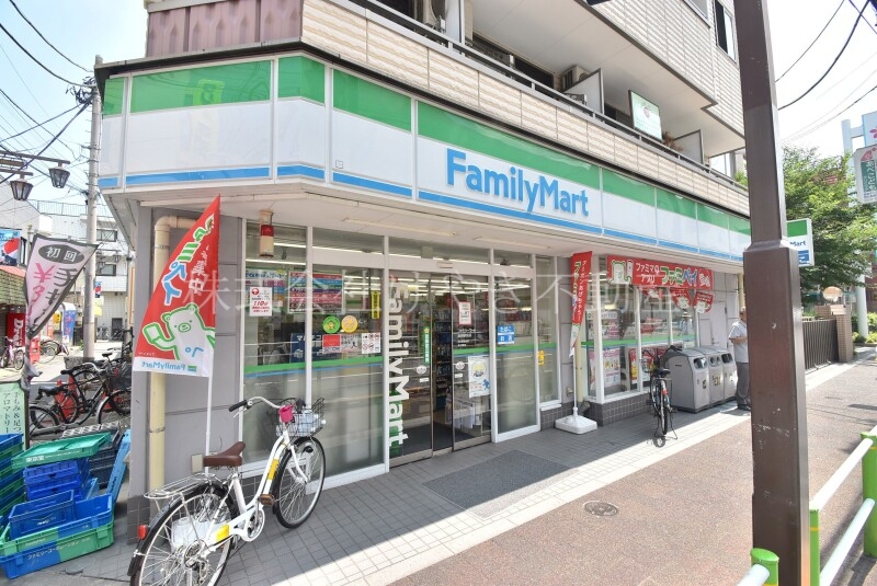 コンビニ　ファミリーマート蓮根駅前店（コンビニ）まで365m