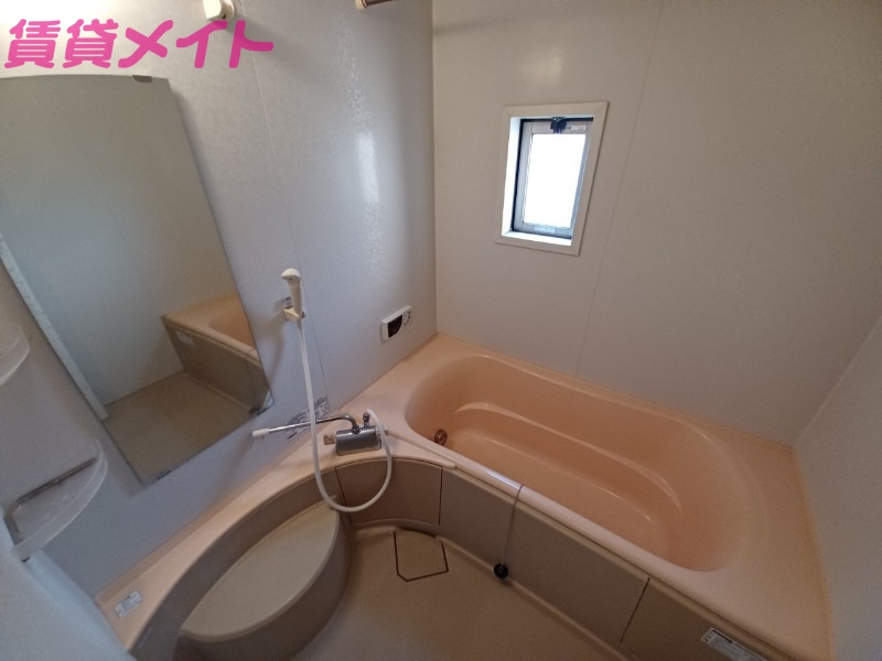 バス・シャワールーム　別部屋写真です