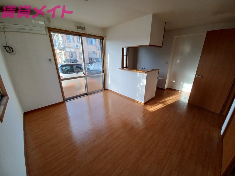 居室・リビング　別部屋写真です