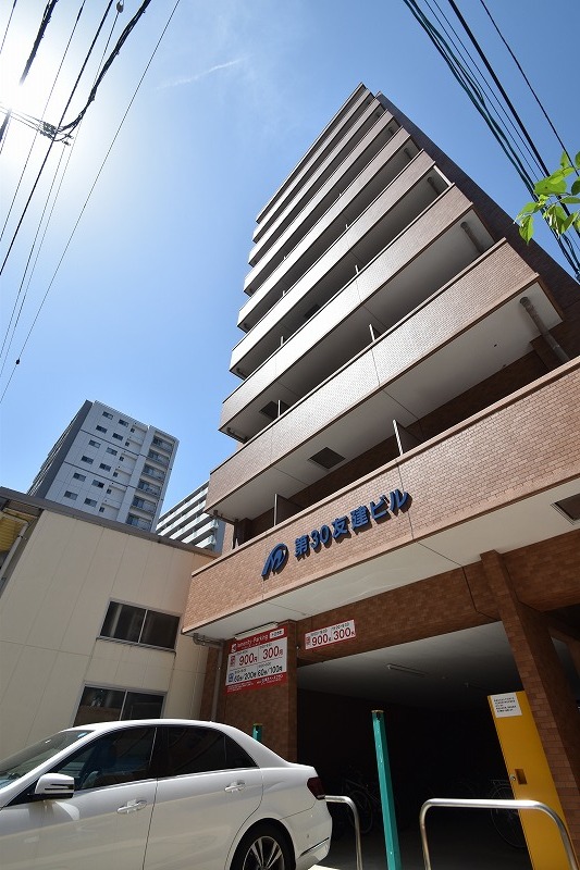 建物外観　清涼感あふれるエントランス