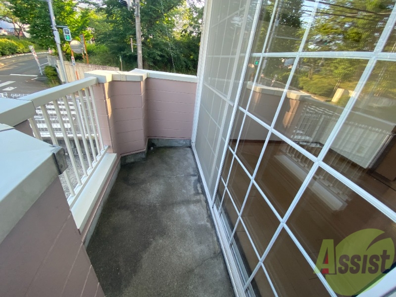 バルコニー　バルコニーは陽当たり良好で、洗濯物も乾きやすいですね