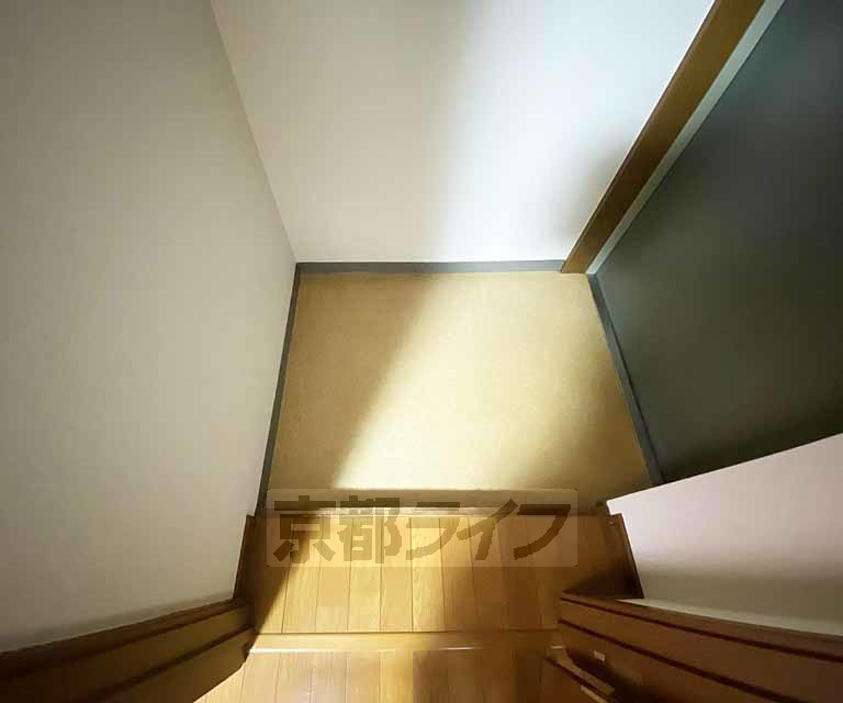 玄関　シンプルな玄関土間です。