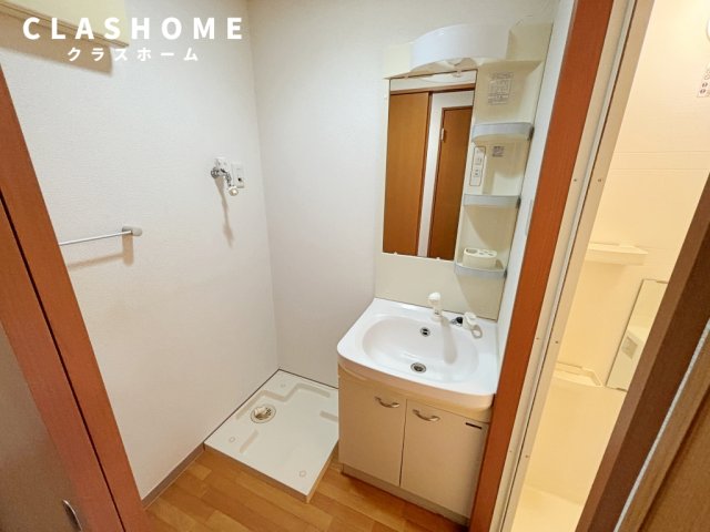洗面設備　同物件の別部屋になります。