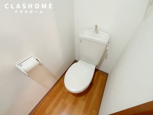 トイレ　同物件の別部屋になります。