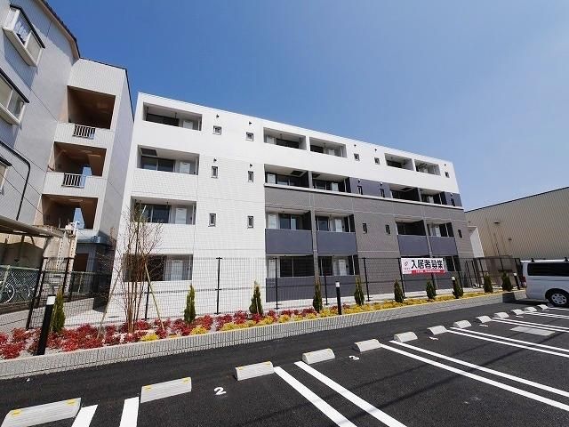 建物外観　★川沿いの閑静な住宅地★