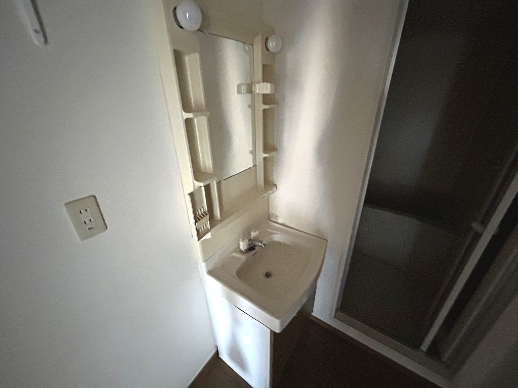 洗面設備　ゆったりとスペースのある洗面所