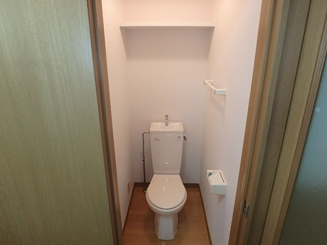 トイレ　バストイレ別。