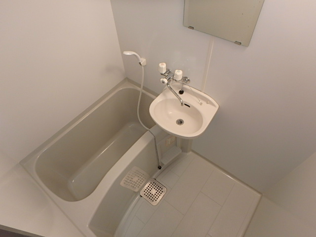 バス・シャワールーム　バストイレ別です。