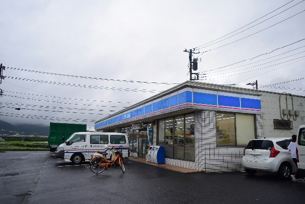 コンビニ　ローソン 平塚かまくら橋店（コンビニ）まで726m