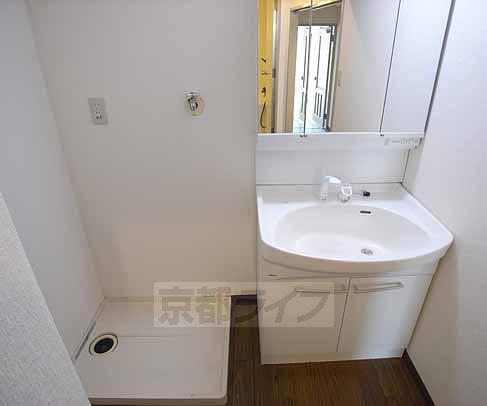 洗面設備　脱衣スペースもしっかりございます