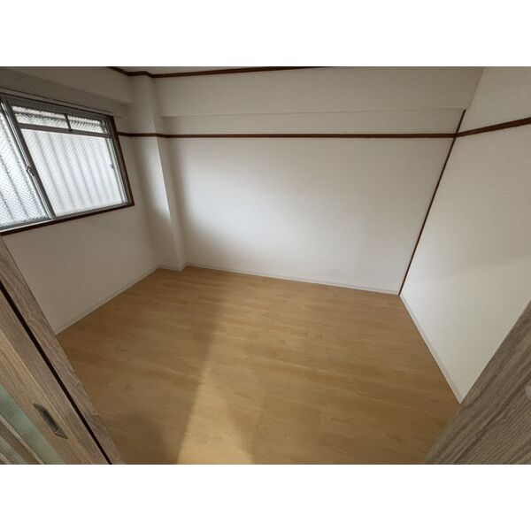 玄関　玄関側洋室