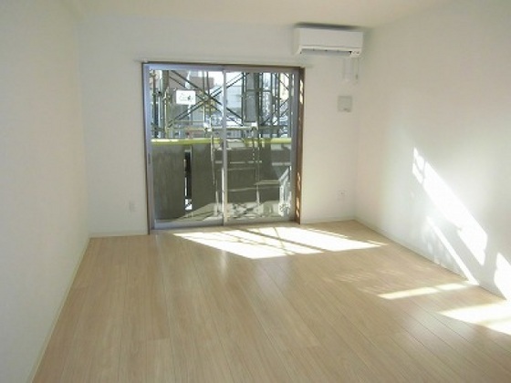 居室・リビング　※他号室の写真です。