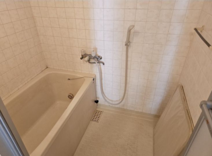 バス・シャワールーム　落ち着いた空間のお風呂です