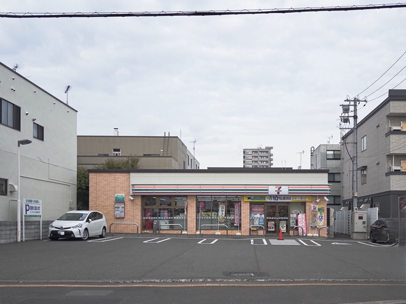 コンビニ　セブンイレブン札幌発寒南駅前店（コンビニ）まで197m