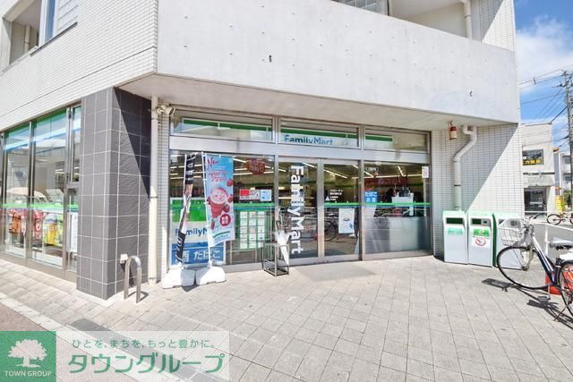 コンビニ　ファミリーマート（コンビニ）まで800m